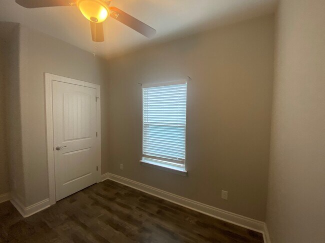 Building Photo - 8461 Laredo St