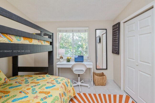 Building Photo - 133 E Silver Palm Ave