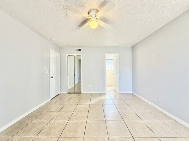 Building Photo - 2723 N Poinciana Blvd