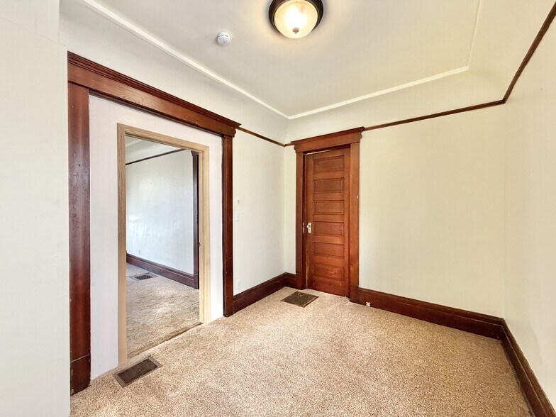 Building Photo - 551 S Main St