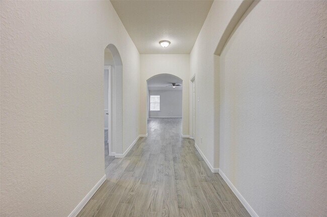 Building Photo - 32403 Cross Spring Park Ln