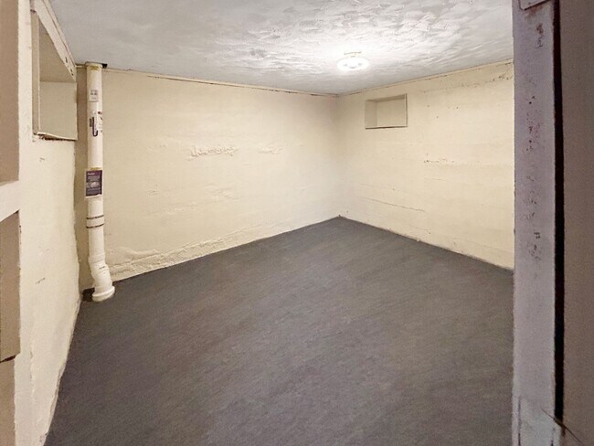 Building Photo - $0 DEPOSIT OPTION. CHARMING 3 BEDROOM WITH FENCED IN YARD AND DETACHED GARAGE IN DENVER'S BERKELE...