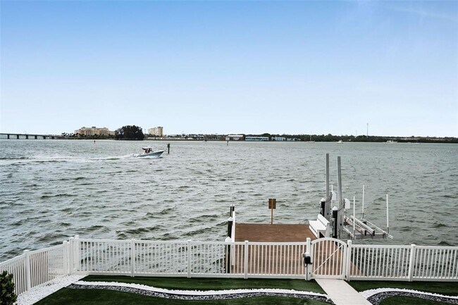 Building Photo - 804 Bay Point Dr