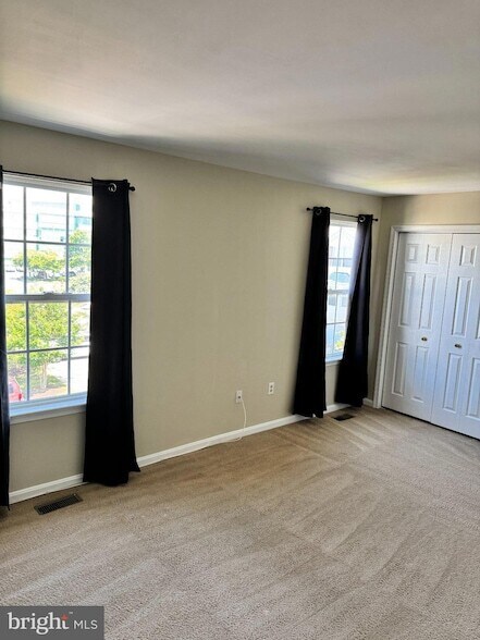 Building Photo - 8825 Goose Landing Cir