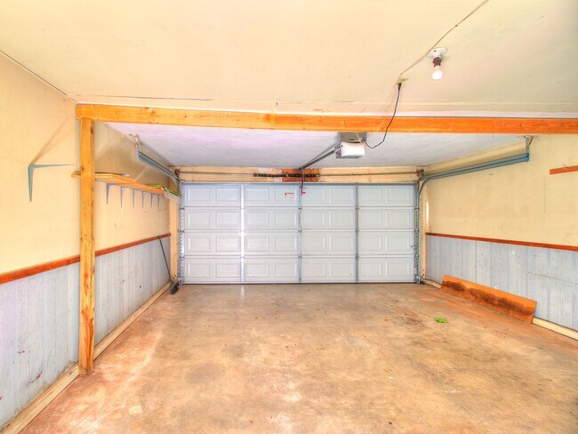 Building Photo - 3061 W Wilshire Blvd