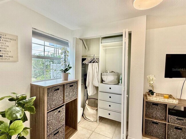 Building Photo - 2575 S Himes Ave