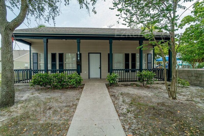 Building Photo - 800 8th St