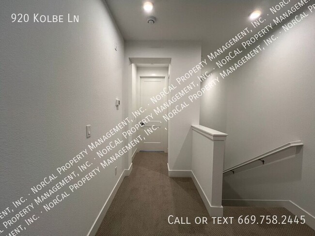 Building Photo - 920 Kolbe Ln