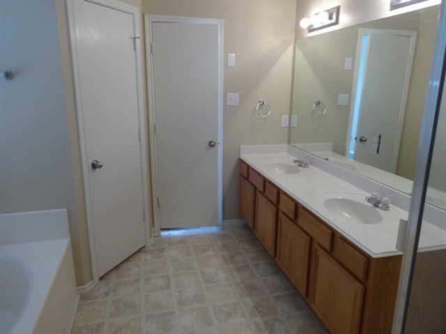 Building Photo - 12016 Ringtail Dr