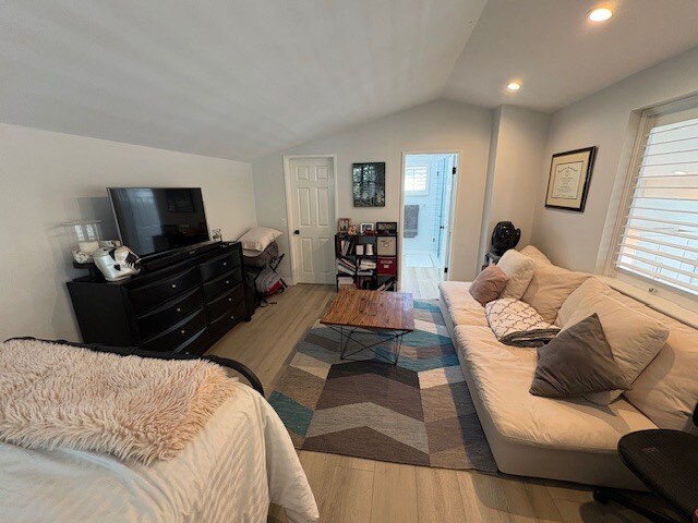 Building Photo - 2700 Bayside Dr