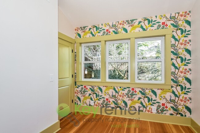 Building Photo - Executive Style 5 Bedroom with Garage and Outdoor Space