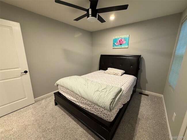 Building Photo - 4811 Broomfield Way
