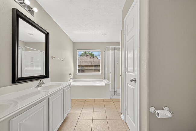 Building Photo - 110 N Burberry Park Cir