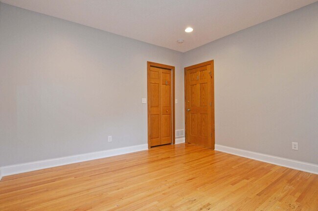 Building Photo - 3552 Irving Ave S