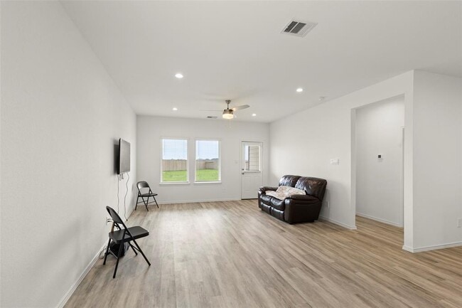 Building Photo - 31055 Brightwell Bnd