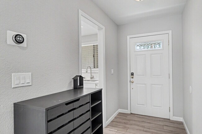 Building Photo - 3143 Shriver Dr