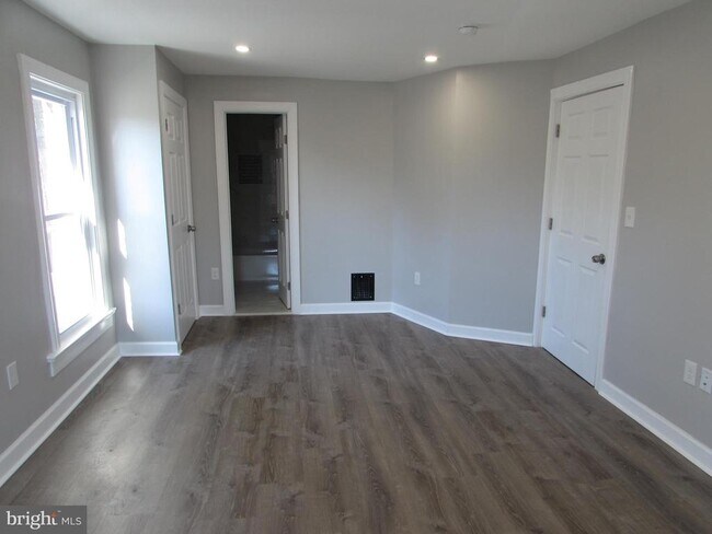 Building Photo - 8700 Maple Ave