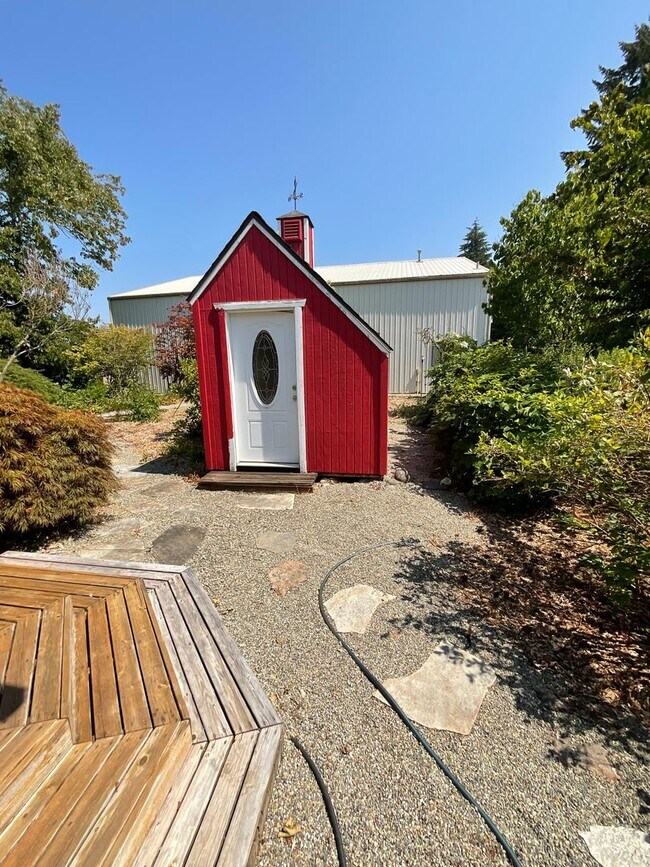 Building Photo - 11246 Airpark Ln SE