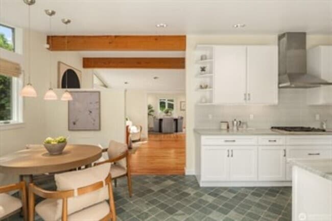 Building Photo - 4510 48th Ave NE