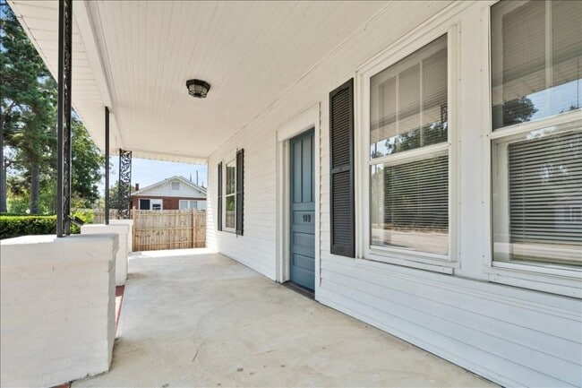 Building Photo - 109 Winston St