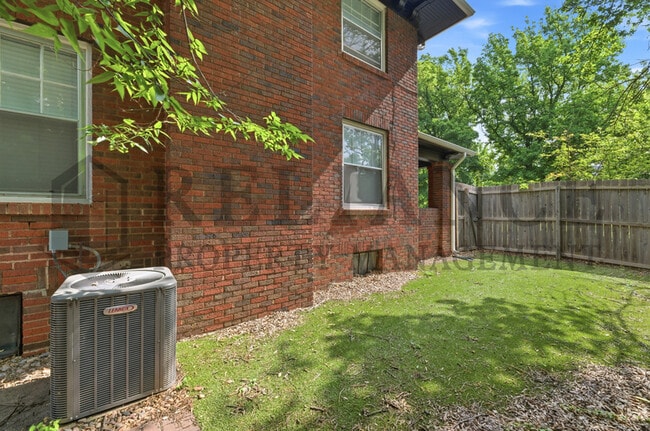 Building Photo - 101 N Belmont Pl