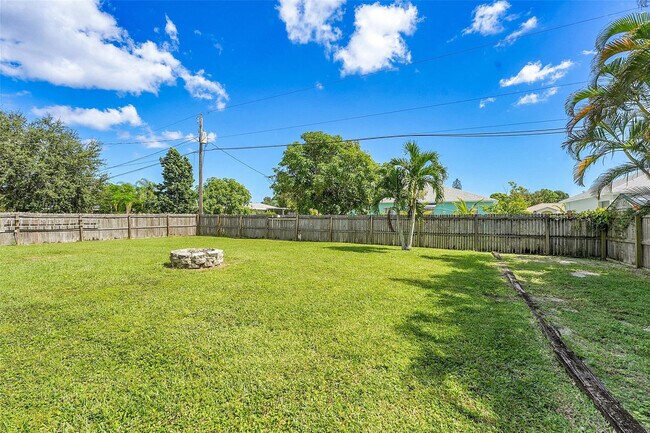 Building Photo - 709 SW Dorchester St