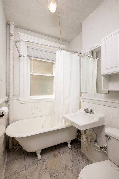 Building Photo - 49 Worthington St