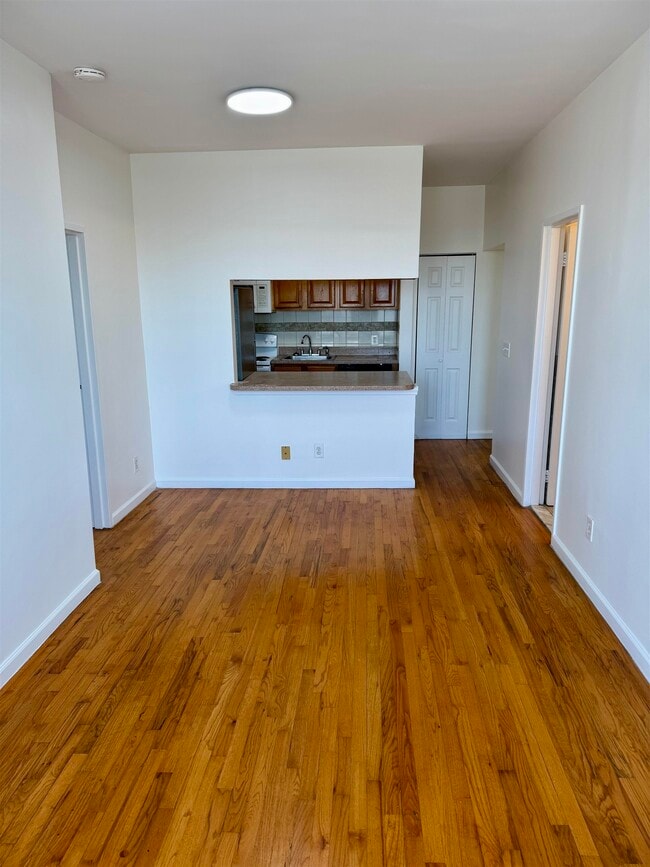 Building Photo - 43 Van Wagenen Ave