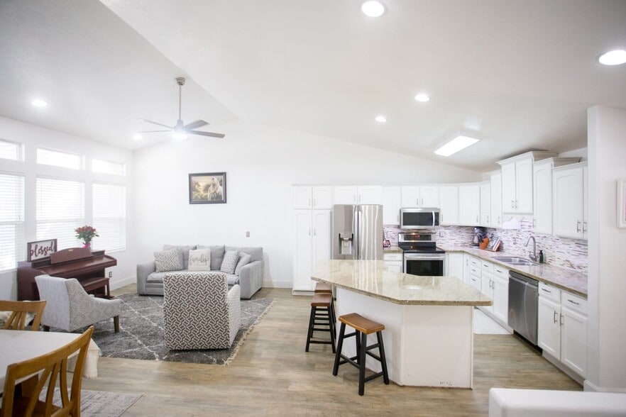 Building Photo - 1599 S Main St