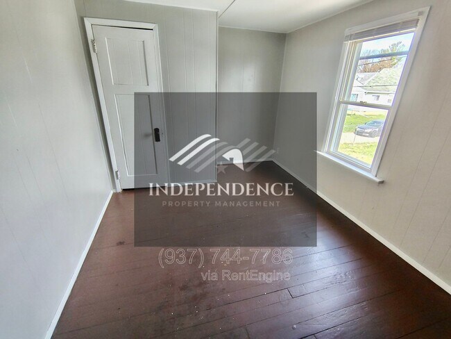 Building Photo - 515 Mertland Ave