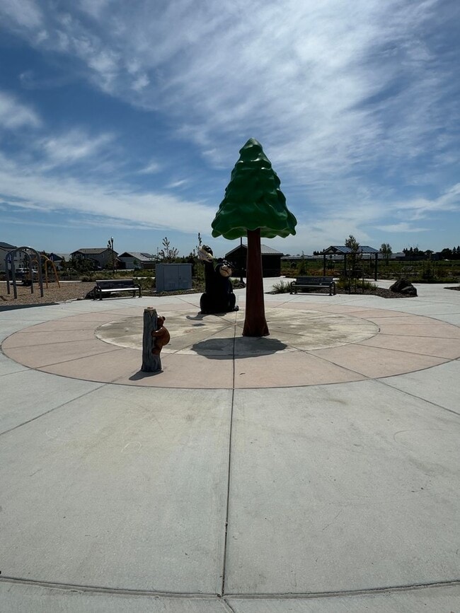 Building Photo - FOUR-FIVE/OFFICE BEDROOM THREE BATHROOM SEE VIDEO