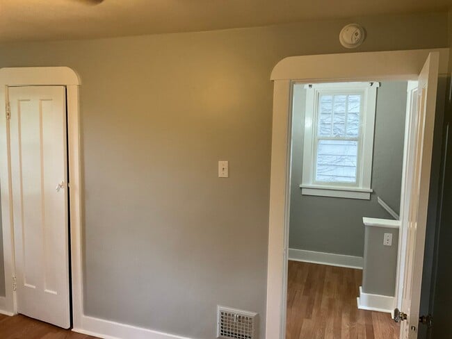 Building Photo - Charming, Character-Filled 2 Bedroom in Br...