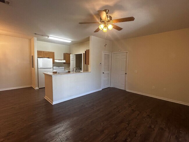 Building Photo - Longleaf Villas #1008