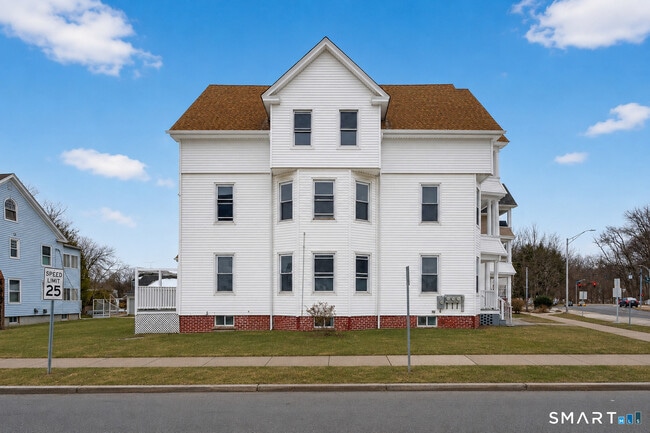 Building Photo - 168 Black Rock Ave