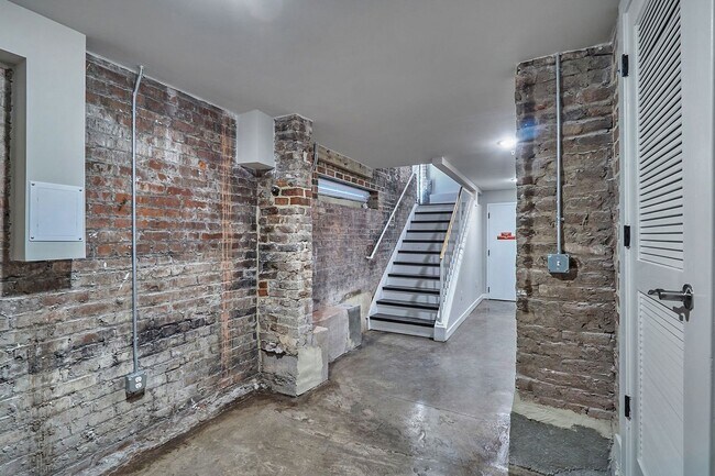 Interior Photo - 10 Walnut Alley