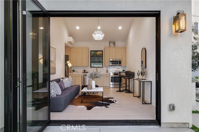 Building Photo - 4634 Vesper Ave