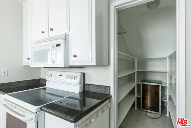 Building Photo - 2418 Graham Ave