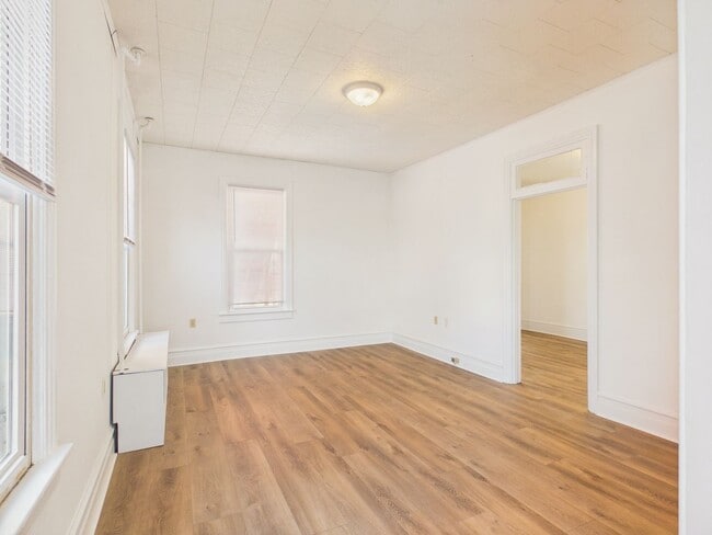 Building Photo - 1097 2nd St