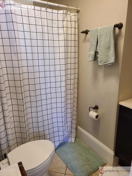 Building Photo - 717 Parker St