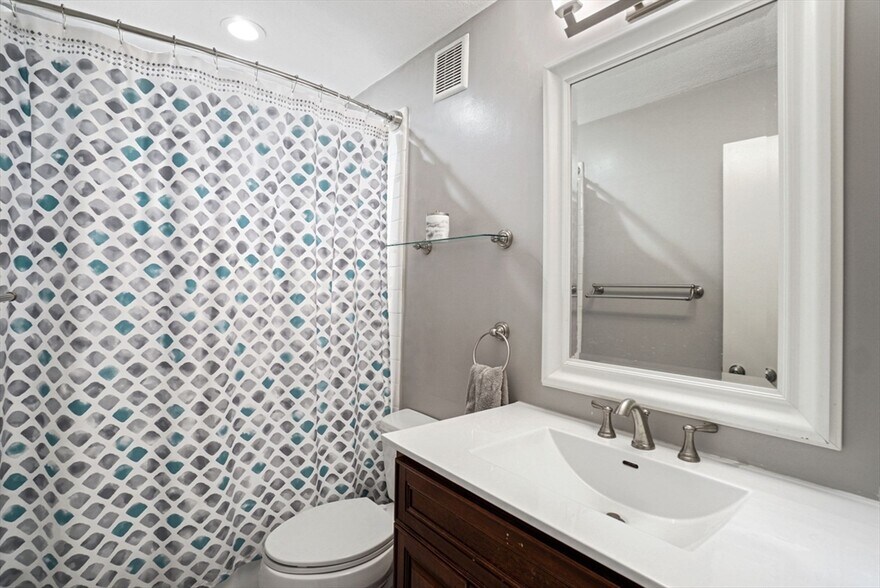 Building Photo - 239 W Newton St