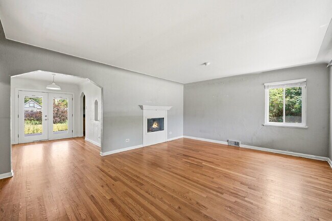 Building Photo - $2,145.95 with $600 off the first month's rent, 2 Beds - 1 Bath, Single Family Home in Denver wit...