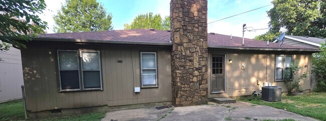 Building Photo - 2542 S Regina Ave