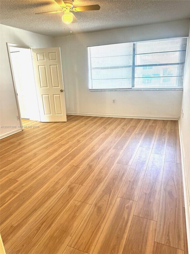 Building Photo - 6713 SW 112th Ct