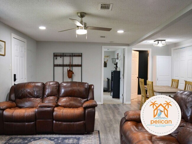 Building Photo - Beautiful home for rent on a spacious corner lot with a fantastic layout!