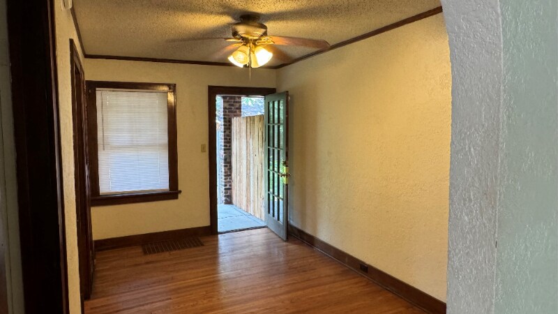 Building Photo - 707 Litchfield N