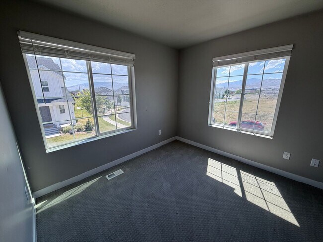 Building Photo - 952 W 2840 N