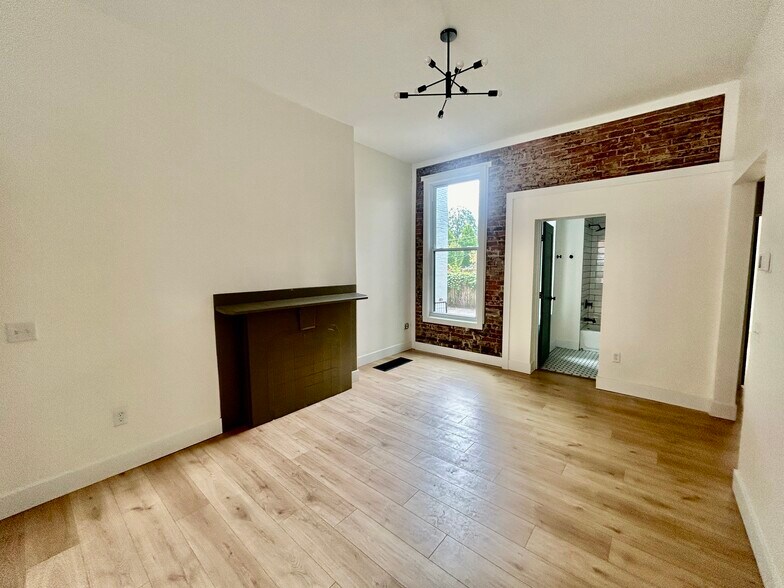 Building Photo - 2018 Forbes Ave