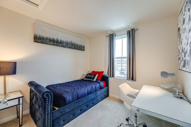 Building Photo - 6262 Pebblebrook Dr