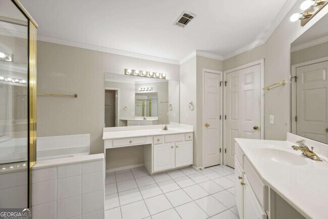 Building Photo - 10950 Kimball Crest Dr