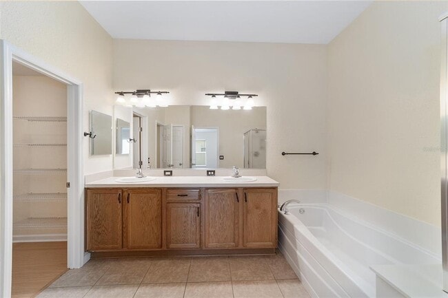 Building Photo - 5464 SW 41st St